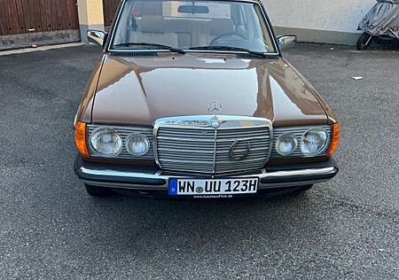 Mercedes-Benz 200 gebraucht kaufen Mercedes-Benz 200 (W123)