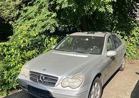 Mercedes-Benz C 200 MIT GASANLAGE, APPLE CAR PLAY & KAMERA