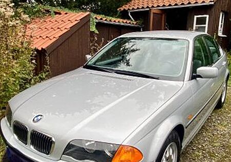 BMW 323i -