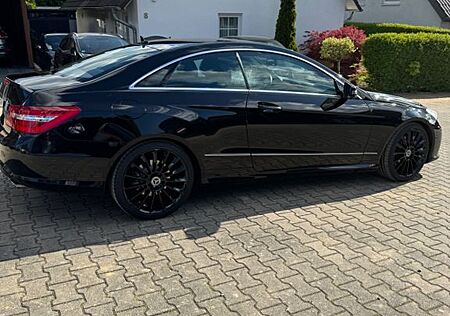 Mercedes-Benz E 350 Coupé CDI BlueEFFICIENCY AVANTG....