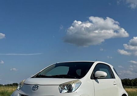 Toyota iQ + 1,0-l-VVT-i +Tüv bis 10.2026 4-Sitzer