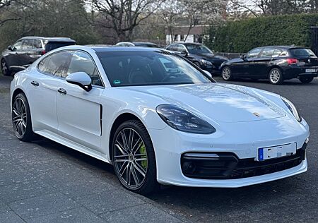 Porsche Panamera 4 -