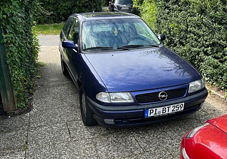 Opel Astra 1.6 16V Sport Sport