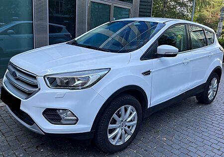 Ford Kuga Trend 1.5 Benzin mit AHK