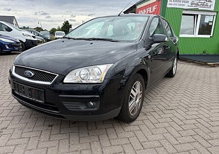 Ford Focus Lim. Ghia 1.6 Automatik XENON