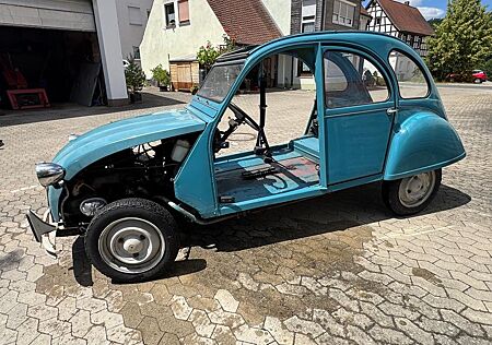 Citroën 2 CV teilrestauriert inkl. fast alle Teile