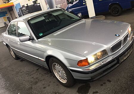 BMW 740i