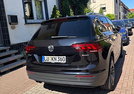VW Tiguan Volkswagen 2.0 TDI SCR 140kW DSG 4MOTION Highlin...