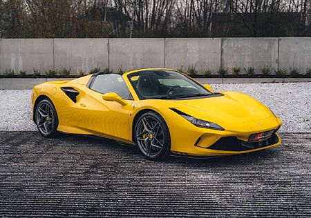 Ferrari F8 Spider Giallo Modena / Carbon Racing Seats /