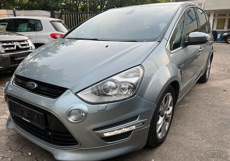 Ford S-Max Titanium. Lederausstattung