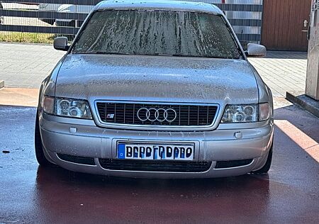 Audi A8 4.2 quattro tiptronic -
