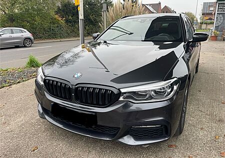 BMW 520 d M Sport/HEAD UP/KEYLESS GO/PANO-DACH/360°