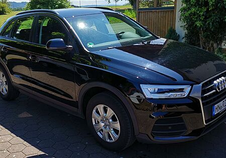 Audi Q3 2.0 TDI quattro - GARANTIE - 1. Vorbesitzer