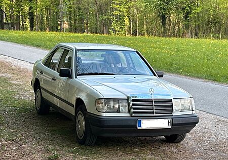 Mercedes-Benz 200 200D Diesel AHK