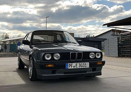 BMW 318i E30