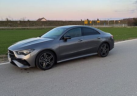Mercedes-Benz CLA 200 4MATIC DCT -