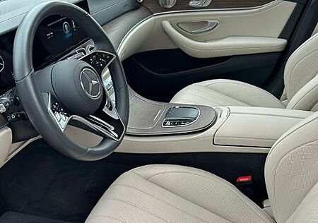 Mercedes-Benz E 400 d 4MATIC T Autom. - AMG-LINE+PANO+360KAM