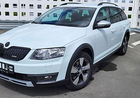 Skoda Octavia 2.0 TDI 135kW DSG 4x4 Scout Combi + ACC