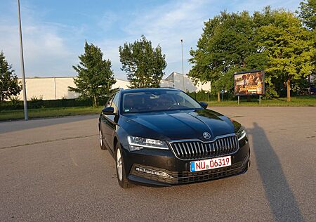 Skoda Superb Combi Style2,0TDI DSG Matrix Navi SHZ