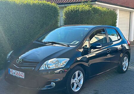 Toyota Auris 1,6-l-Valvematic mit Design-Paket Desi...