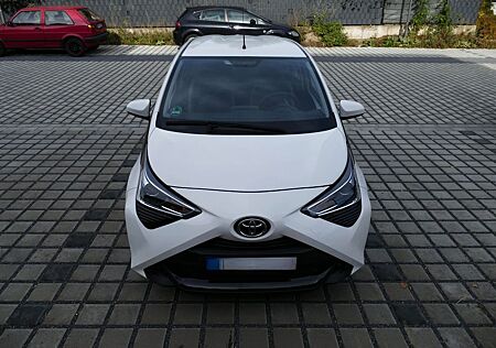 Toyota Aygo (X) Aygo (X) 1,0-l-VVT-i x-play x-play