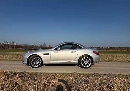 Mercedes-Benz SLK 250 Automatik; Leder rot, Harman, Bi-Xenon