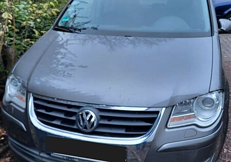 VW Touran Volkswagen 2.0 TDI 103kW DSG DPF - TÜV neu