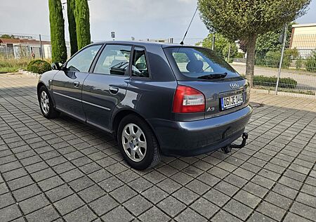 Audi A3 1.6 AHK