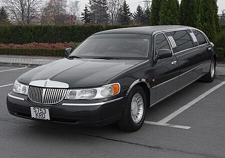 Lincoln Town Car 70-inch Stretch Limousine by Royale