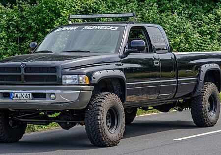 Dodge RAM 2500 8.0L V10 Long Bed 4x4