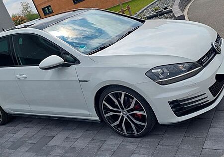 VW Golf Volkswagen 2.0 TDI DSG BMT GTD 19Zoll Pano Dynaudio