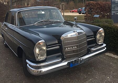 Mercedes-Benz 220 SEB Große Heckflosse