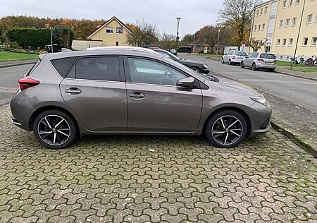 Toyota Auris Edition-S+