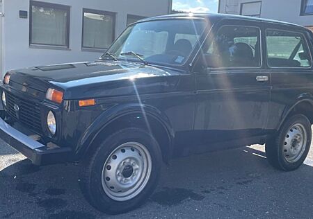 Lada Niva 1.7i 4x4 PUR Euro 5 TÜV 06/2025