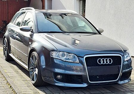 Audi RS4 4.2 V8 SCHECKHEFT/SCHALENSITZE/CARBON/BOSE