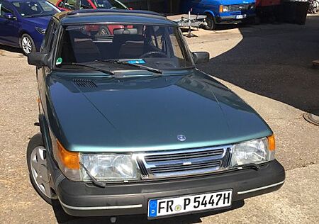 Saab 900