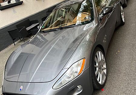 Maserati GranTurismo 4.2 V8 Deutsche- Tüv -scheckheft
