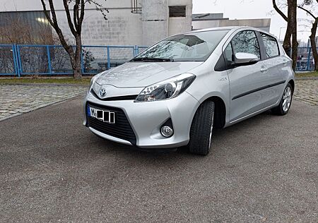 Toyota Yaris 1,33-l-Dual-VVT-i Multidrive S Edition...