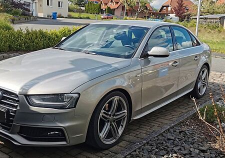 Audi A4 2.0 TFSI 155kW quattro S line S line