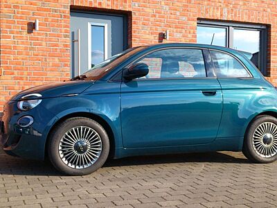Fiat 500e Icon großer 42kWh Akku Mittelarmlehne Navi