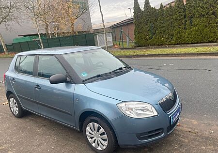 Skoda Fabia Rentnerfahrzeug 94.000KM AHK TÜV NEU