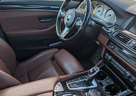 BMW 530d xDrive Touring A Luxury Line Luxury Line