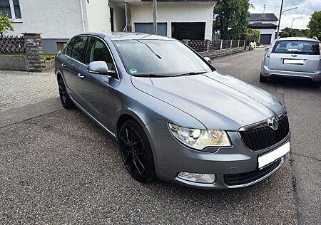 Skoda Superb 3.6 V6 DSG 4x4 / Navi/ Xenon / UVM...