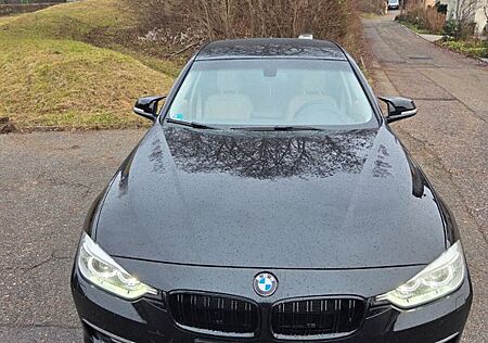 BMW 320i xDrive Luxury Line