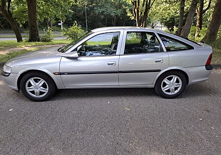 Opel Vectra B hatchback 1.6 16V