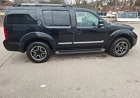 Nissan Pathfinder 3.0 dCi LE/ Aut. 7 Sitz / Allrad