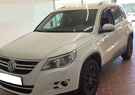 VW Tiguan Volkswagen 4MOTION NAVI Xenon AHK Shz TÜV Pdc RFK