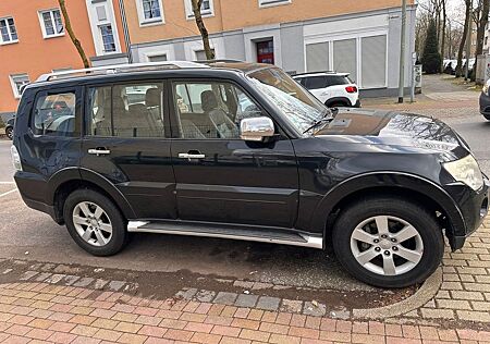 Mitsubishi Pajero 3,2 DI-D 4WD Plus Automatik Plus