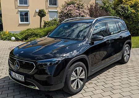 Mercedes-Benz EQB 250 - Advanced-Paket Kosmos schwarz metallic