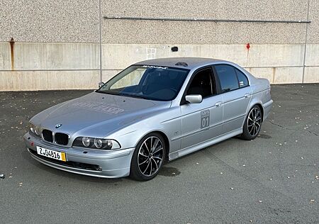 BMW 525i - Limousine (TÜV, einige Neuteile)